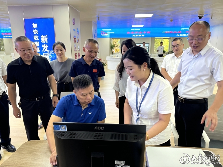 婁底市住建局開展“我陪企業(yè)走流程，高效服務(wù)促營商”活動